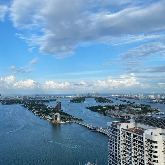 Meet your Posher, Camila - Picture 1 of 1